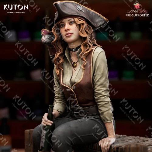 Фигурка Captain Lyra