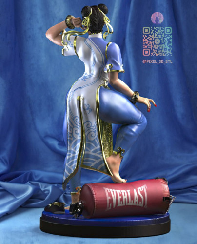 Фигурка Чунь-Ли у боксёрского мешка из Street Fighter, изображение 2